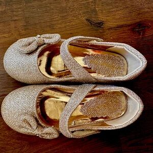 Dream Pairs gold glitter Mary Janes shoes, size 8 Toddler